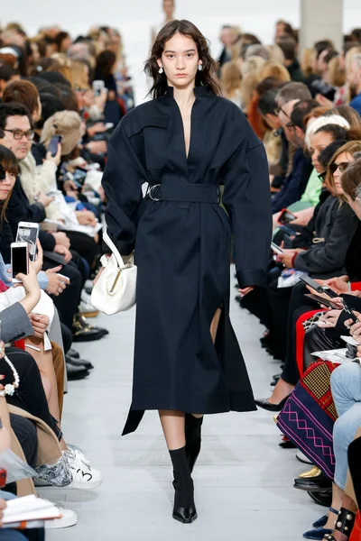 Look 17